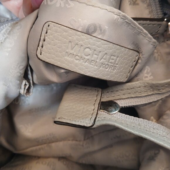 Michael Kors Soft Gray Leather Hobo - Picture 4 of 12